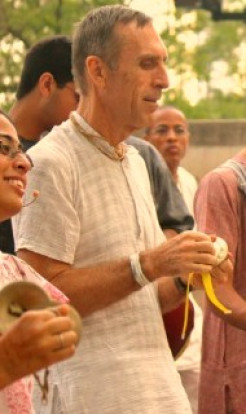 What is the role of the Kirtan leader, spiritually?